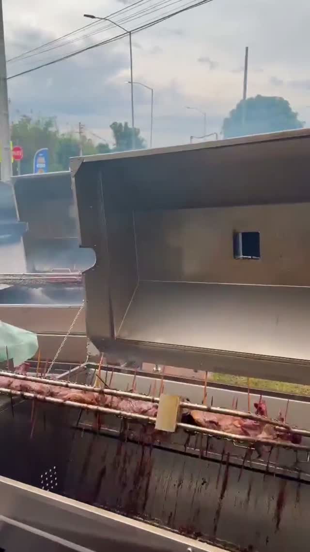 Churrasqueira giratória Tornocenter de alta capacidade para rolete, até 50kg